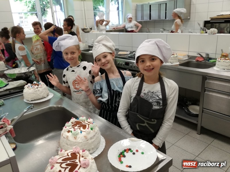 Zdjęcie w galerii na portalu naszraciborz.pl: Mali mistrzowie słodkich wypieków  wiadomości z regionu