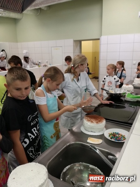 Zdjęcie w galerii na portalu naszraciborz.pl: Mali mistrzowie słodkich wypieków  wiadomości z regionu