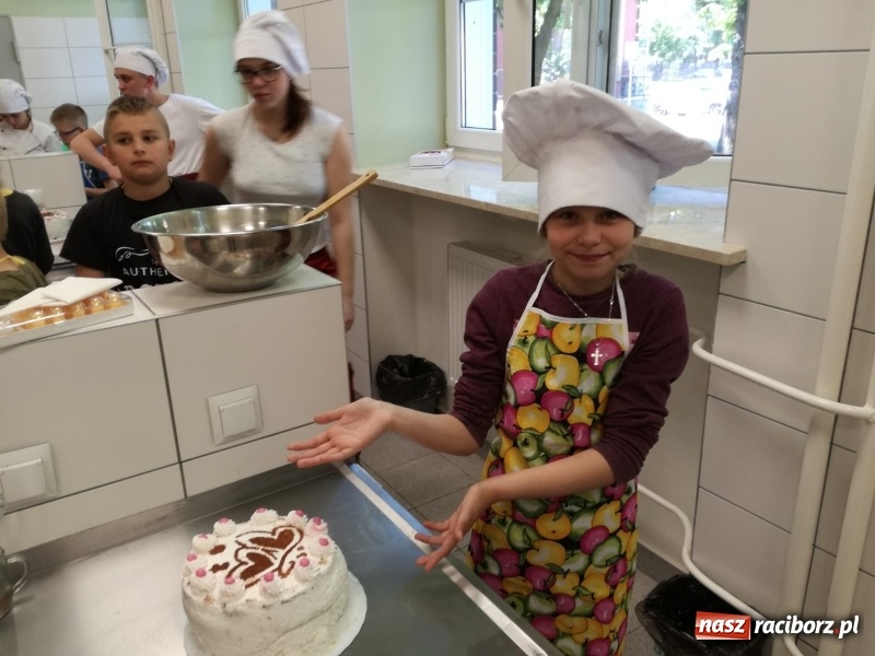 Zdjęcie w galerii na portalu naszraciborz.pl: Mali mistrzowie słodkich wypieków  wiadomości z regionu