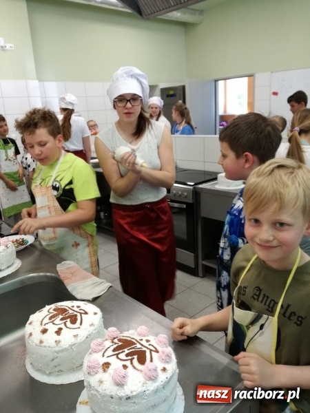 Zdjęcie w galerii na portalu naszraciborz.pl: Mali mistrzowie słodkich wypieków  wiadomości z regionu