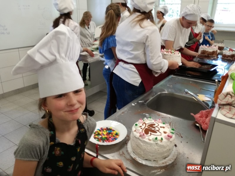 Zdjęcie w galerii na portalu naszraciborz.pl: Mali mistrzowie słodkich wypieków  wiadomości z regionu