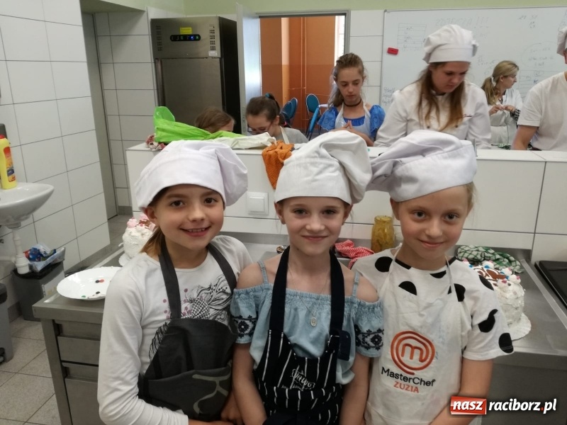 Zdjęcie w galerii na portalu naszraciborz.pl: Mali mistrzowie słodkich wypieków  wiadomości z regionu