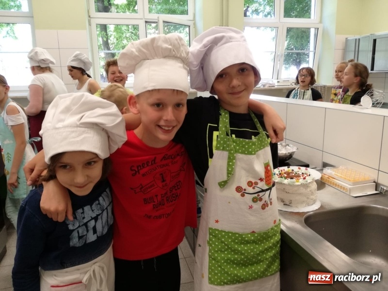 Zdjęcie w galerii na portalu naszraciborz.pl: Mali mistrzowie słodkich wypieków  wiadomości z regionu