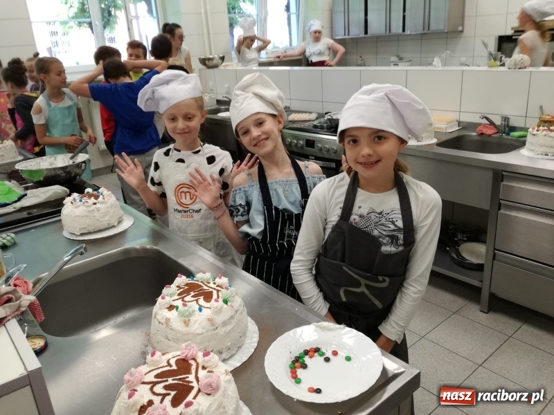 Zdjęcie w galerii na portalu naszraciborz.pl: Mali mistrzowie słodkich wypieków  wiadomości z regionu