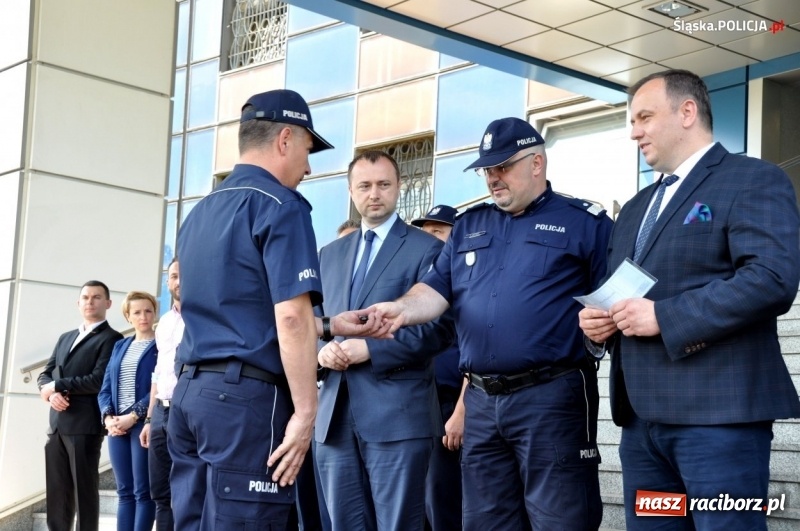 Zdjęcie w galerii na portalu naszraciborz.pl: Śląska, w tym raciborska policja ma nowe hybrydy  wiadomości z regionu