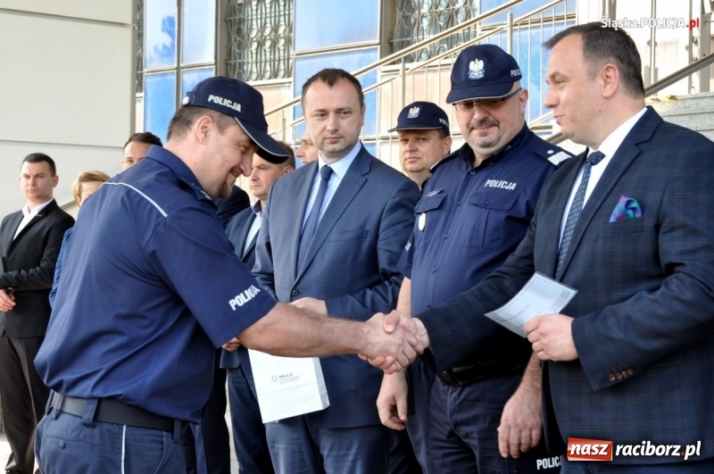 Zdjęcie w galerii na portalu naszraciborz.pl: Śląska, w tym raciborska policja ma nowe hybrydy  wiadomości z regionu