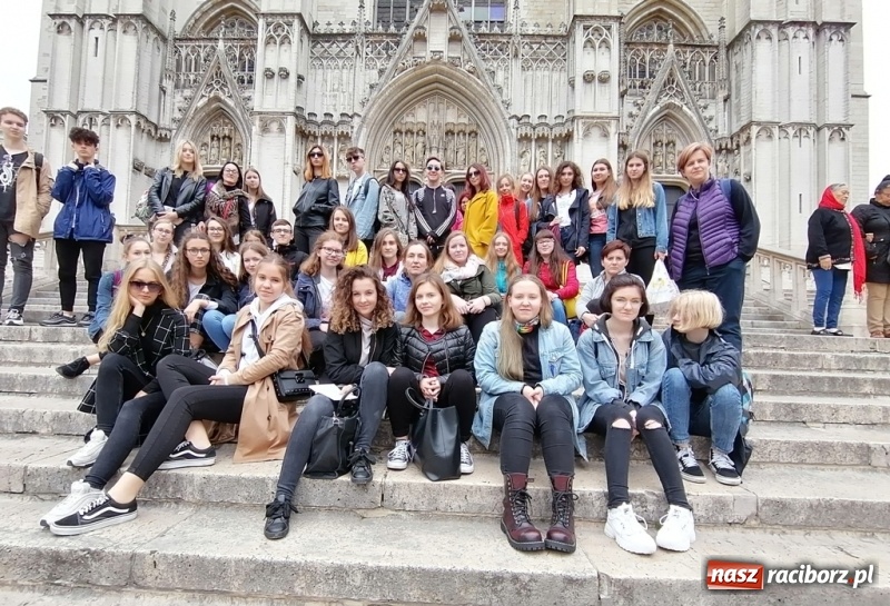 Zdjęcie w galerii na portalu naszraciborz.pl: Uczniowie ZSO nr 1 odkrywali dwie europejskie stolice wiadomości z regionu