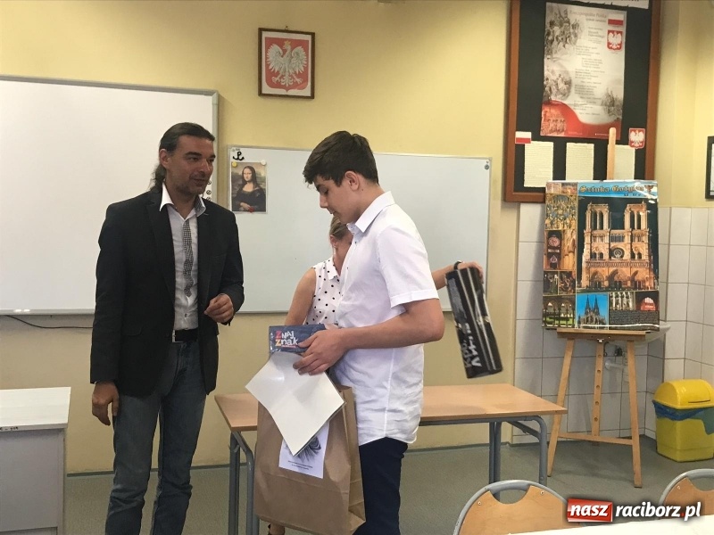 Zdjęcie w galerii na portalu naszraciborz.pl: Młodzi spisali wspomnienia o II wojnie światowej wiadomości z regionu