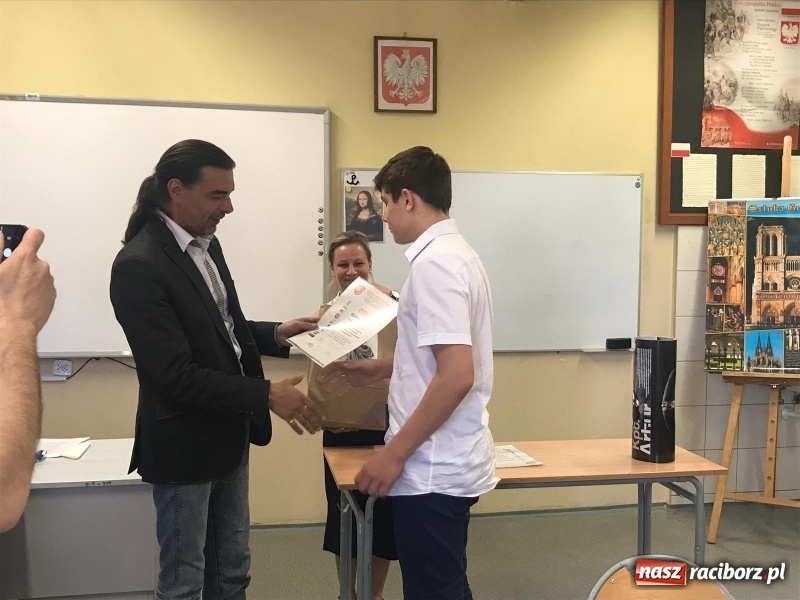 Zdjęcie w galerii na portalu naszraciborz.pl: Młodzi spisali wspomnienia o II wojnie światowej wiadomości z regionu