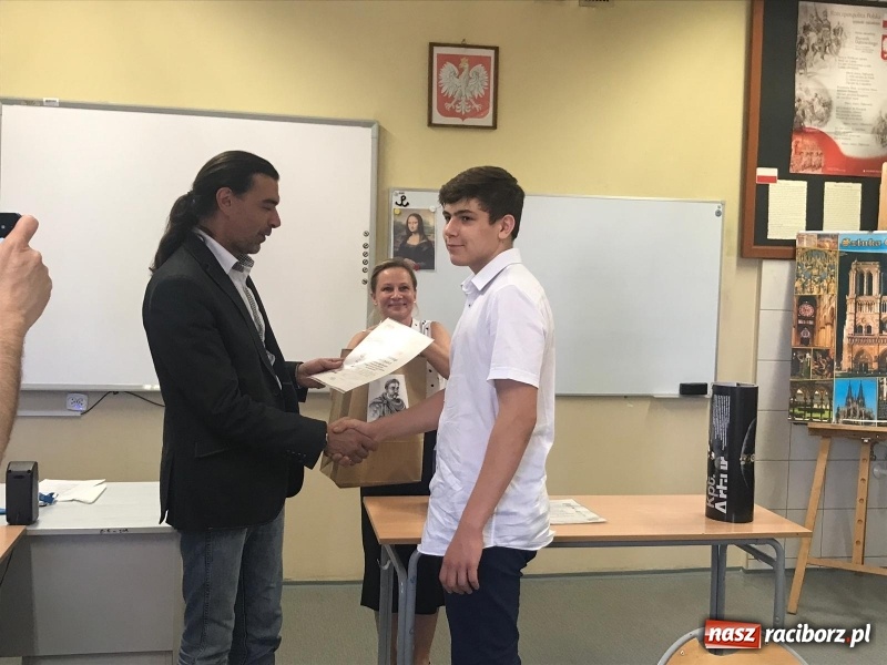 Zdjęcie w galerii na portalu naszraciborz.pl: Młodzi spisali wspomnienia o II wojnie światowej wiadomości z regionu