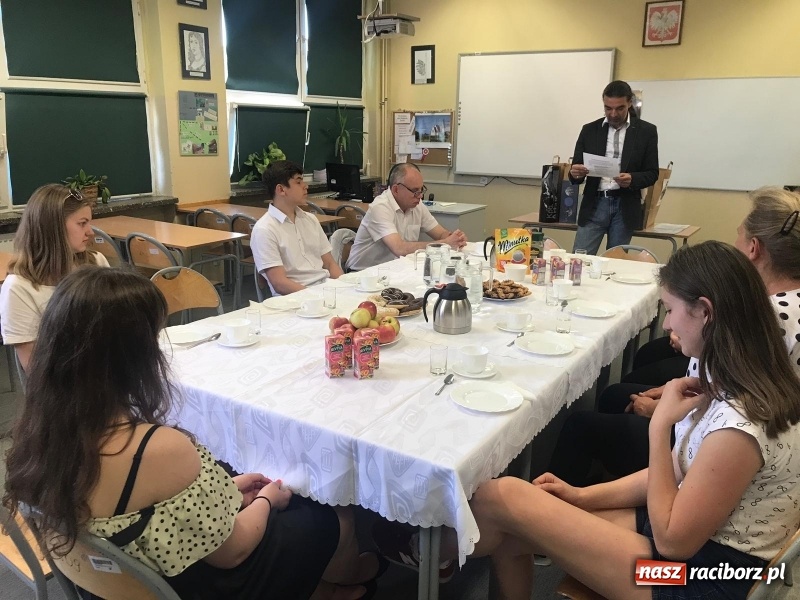 Zdjęcie w galerii na portalu naszraciborz.pl: Młodzi spisali wspomnienia o II wojnie światowej wiadomości z regionu