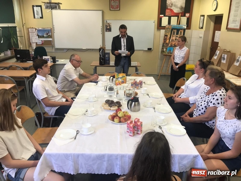 Zdjęcie w galerii na portalu naszraciborz.pl: Młodzi spisali wspomnienia o II wojnie światowej wiadomości z regionu