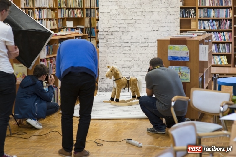 Zdjęcie w galerii na portalu naszraciborz.pl: Fotografia wakacyjna bez tajemnic, czyli warsztaty w bibliotece w Ocicach  wiadomości z regionu