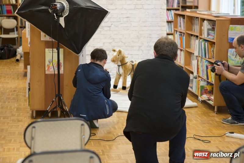 Zdjęcie w galerii na portalu naszraciborz.pl: Fotografia wakacyjna bez tajemnic, czyli warsztaty w bibliotece w Ocicach  wiadomości z regionu