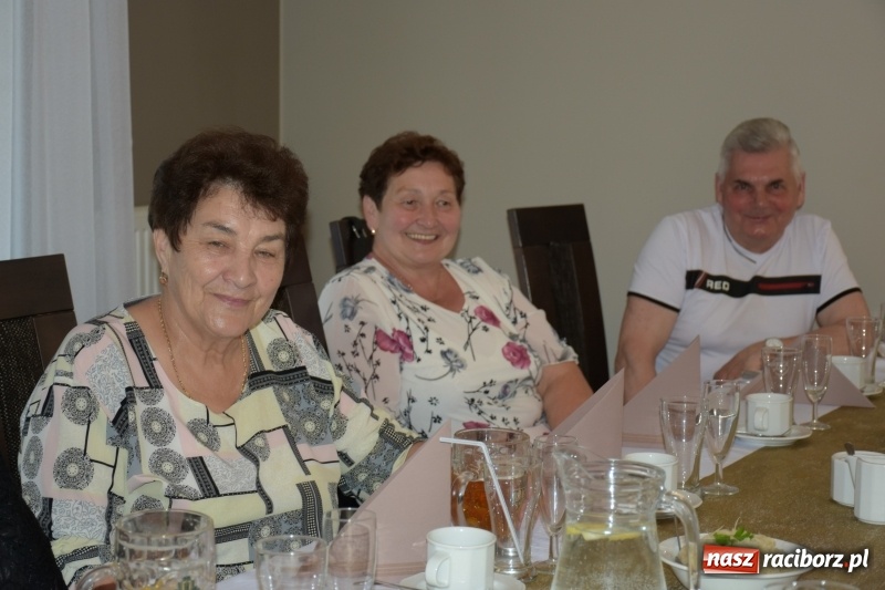 Zdjęcie w galerii na portalu naszraciborz.pl: Seniorzy z Krzyżanowic świętowali Dzień Matki i Dzień Ojca  wiadomości z regionu