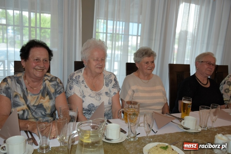 Zdjęcie w galerii na portalu naszraciborz.pl: Seniorzy z Krzyżanowic świętowali Dzień Matki i Dzień Ojca  wiadomości z regionu