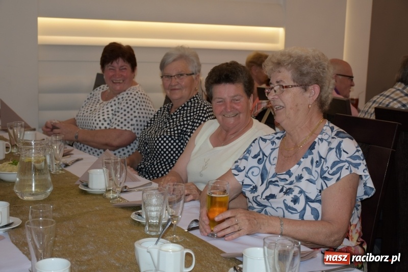 Zdjęcie w galerii na portalu naszraciborz.pl: Seniorzy z Krzyżanowic świętowali Dzień Matki i Dzień Ojca  wiadomości z regionu