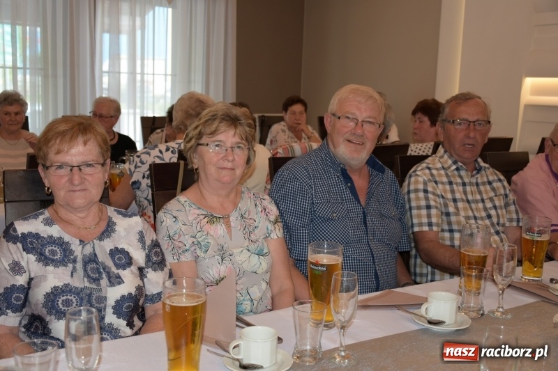Zdjęcie w galerii na portalu naszraciborz.pl: Seniorzy z Krzyżanowic świętowali Dzień Matki i Dzień Ojca  wiadomości z regionu