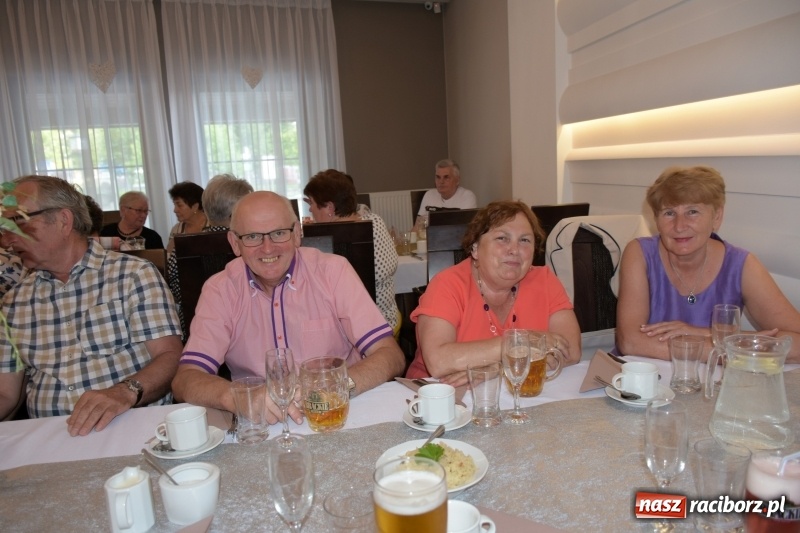 Zdjęcie w galerii na portalu naszraciborz.pl: Seniorzy z Krzyżanowic świętowali Dzień Matki i Dzień Ojca  wiadomości z regionu