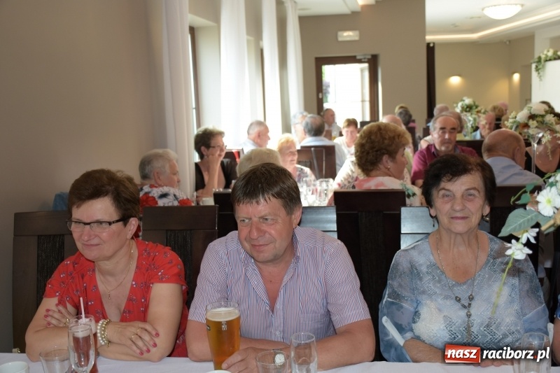 Zdjęcie w galerii na portalu naszraciborz.pl: Seniorzy z Krzyżanowic świętowali Dzień Matki i Dzień Ojca  wiadomości z regionu
