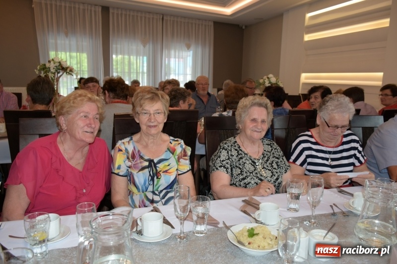 Zdjęcie w galerii na portalu naszraciborz.pl: Seniorzy z Krzyżanowic świętowali Dzień Matki i Dzień Ojca  wiadomości z regionu