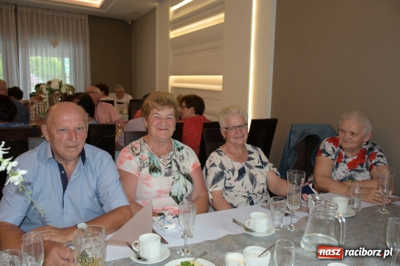 Zdjęcie w galerii na portalu naszraciborz.pl: Seniorzy z Krzyżanowic świętowali Dzień Matki i Dzień Ojca  wiadomości z regionu