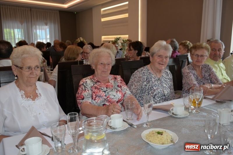 Zdjęcie w galerii na portalu naszraciborz.pl: Seniorzy z Krzyżanowic świętowali Dzień Matki i Dzień Ojca  wiadomości z regionu