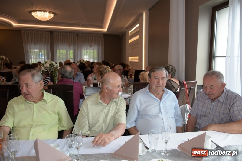 Zdjęcie w galerii na portalu naszraciborz.pl: Seniorzy z Krzyżanowic świętowali Dzień Matki i Dzień Ojca  wiadomości z regionu