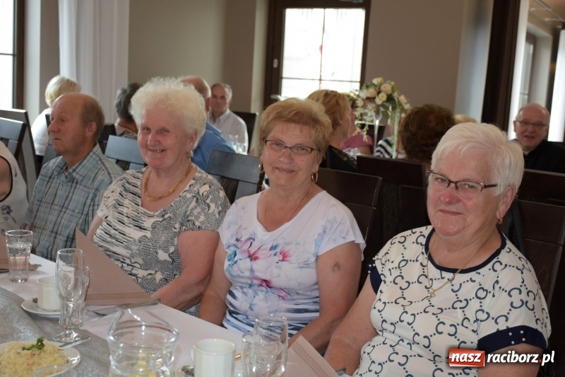 Zdjęcie w galerii na portalu naszraciborz.pl: Seniorzy z Krzyżanowic świętowali Dzień Matki i Dzień Ojca  wiadomości z regionu