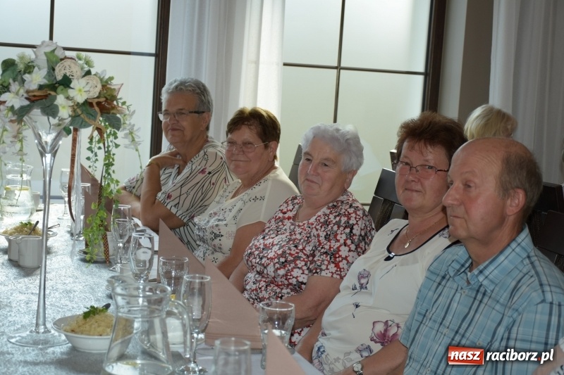 Zdjęcie w galerii na portalu naszraciborz.pl: Seniorzy z Krzyżanowic świętowali Dzień Matki i Dzień Ojca  wiadomości z regionu