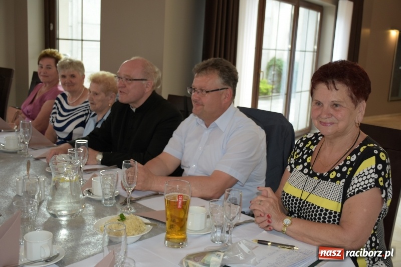 Zdjęcie w galerii na portalu naszraciborz.pl: Seniorzy z Krzyżanowic świętowali Dzień Matki i Dzień Ojca  wiadomości z regionu