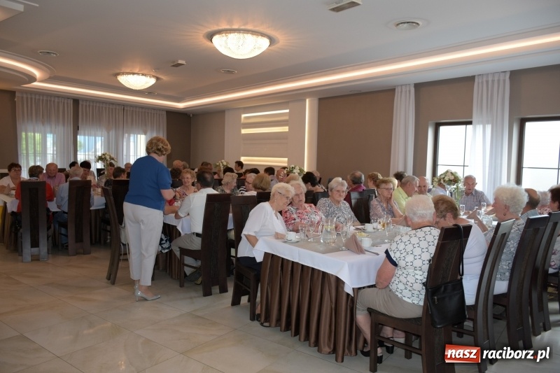 Zdjęcie w galerii na portalu naszraciborz.pl: Seniorzy z Krzyżanowic świętowali Dzień Matki i Dzień Ojca  wiadomości z regionu
