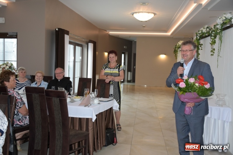 Zdjęcie w galerii na portalu naszraciborz.pl: Seniorzy z Krzyżanowic świętowali Dzień Matki i Dzień Ojca  wiadomości z regionu