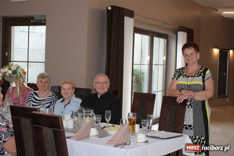 Zdjęcie w galerii na portalu naszraciborz.pl: Seniorzy z Krzyżanowic świętowali Dzień Matki i Dzień Ojca  wiadomości z regionu
