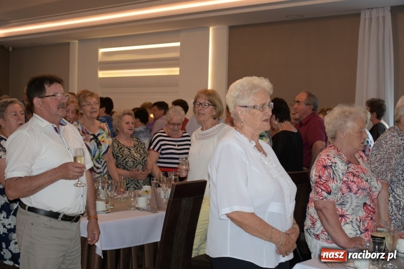 Zdjęcie w galerii na portalu naszraciborz.pl: Seniorzy z Krzyżanowic świętowali Dzień Matki i Dzień Ojca  wiadomości z regionu