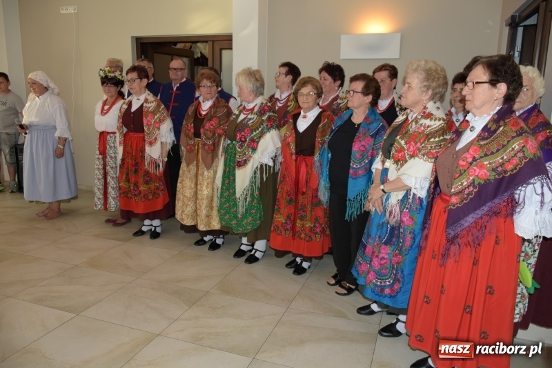 Zdjęcie w galerii na portalu naszraciborz.pl: Seniorzy z Krzyżanowic świętowali Dzień Matki i Dzień Ojca  wiadomości z regionu