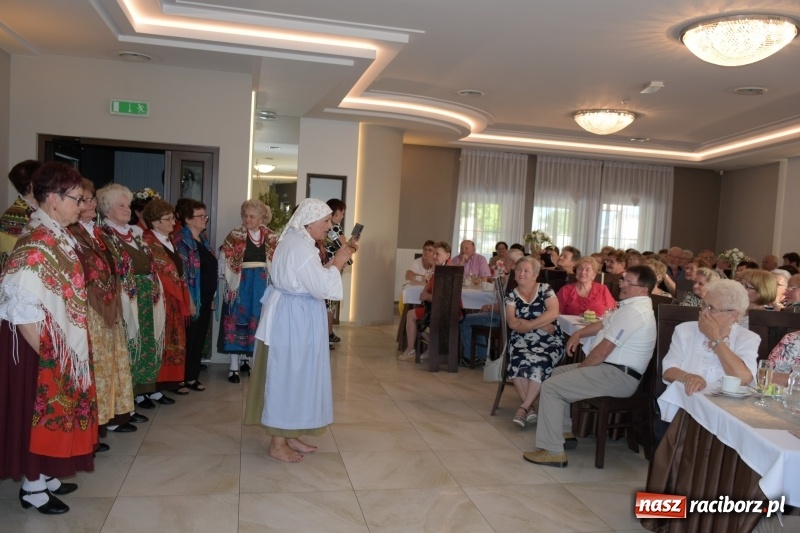 Zdjęcie w galerii na portalu naszraciborz.pl: Seniorzy z Krzyżanowic świętowali Dzień Matki i Dzień Ojca  wiadomości z regionu