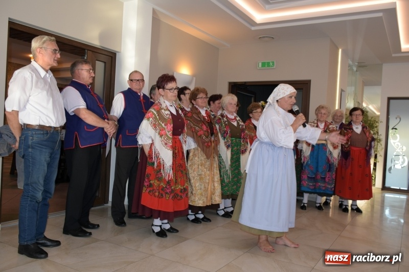 Zdjęcie w galerii na portalu naszraciborz.pl: Seniorzy z Krzyżanowic świętowali Dzień Matki i Dzień Ojca  wiadomości z regionu