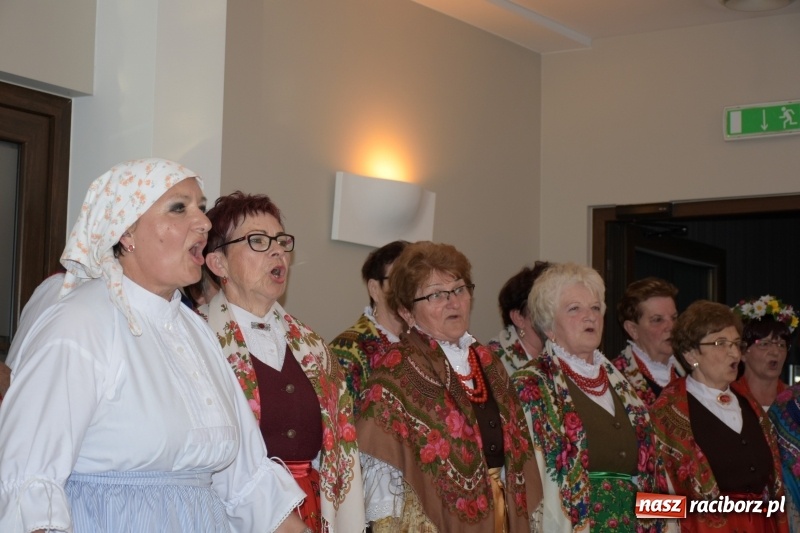 Zdjęcie w galerii na portalu naszraciborz.pl: Seniorzy z Krzyżanowic świętowali Dzień Matki i Dzień Ojca  wiadomości z regionu