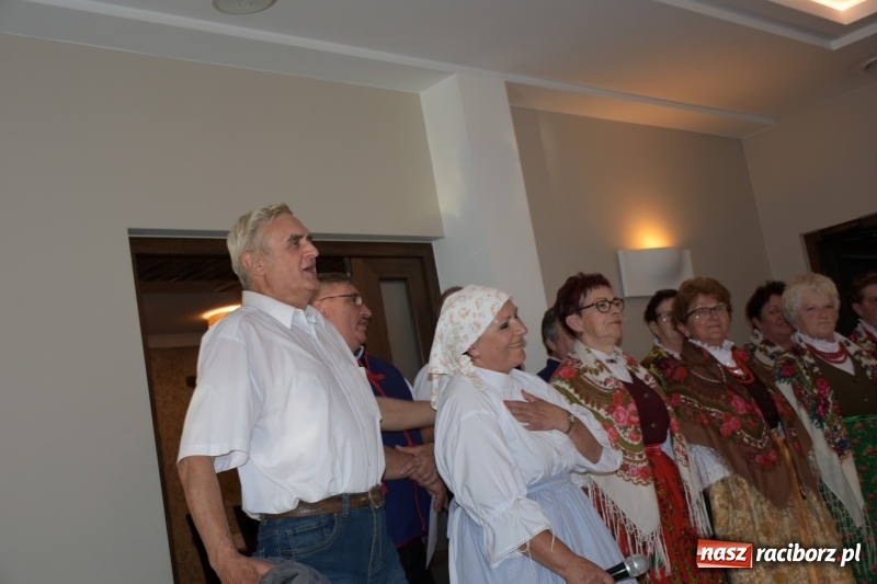 Zdjęcie w galerii na portalu naszraciborz.pl: Seniorzy z Krzyżanowic świętowali Dzień Matki i Dzień Ojca  wiadomości z regionu