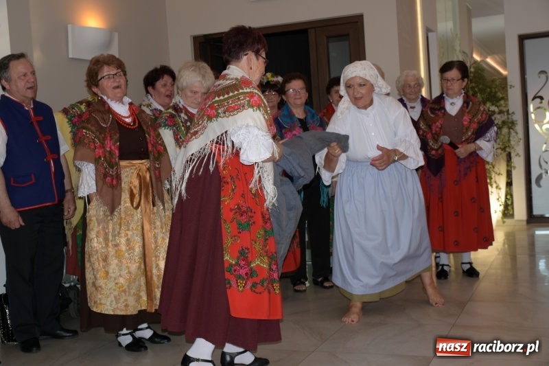 Zdjęcie w galerii na portalu naszraciborz.pl: Seniorzy z Krzyżanowic świętowali Dzień Matki i Dzień Ojca  wiadomości z regionu