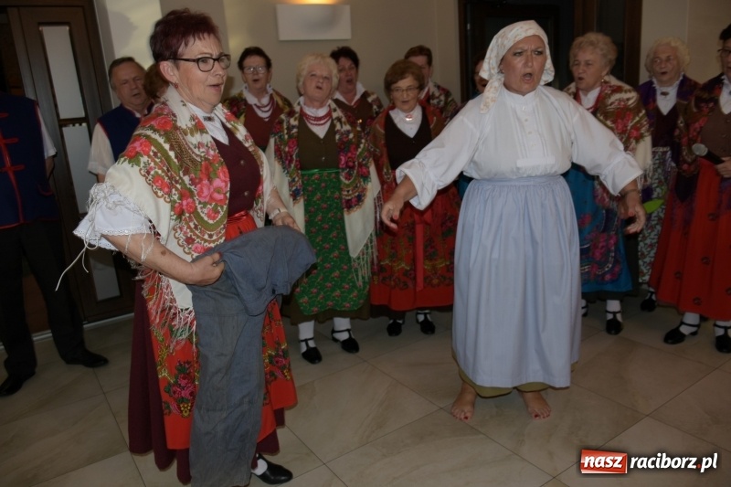 Zdjęcie w galerii na portalu naszraciborz.pl: Seniorzy z Krzyżanowic świętowali Dzień Matki i Dzień Ojca  wiadomości z regionu