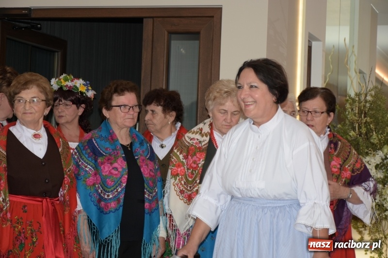 Zdjęcie w galerii na portalu naszraciborz.pl: Seniorzy z Krzyżanowic świętowali Dzień Matki i Dzień Ojca  wiadomości z regionu