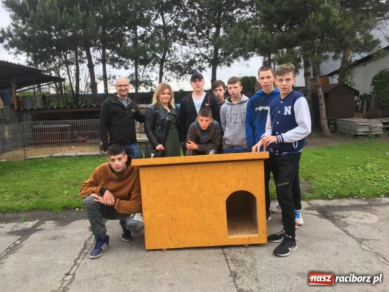 Zdjęcie w galerii na portalu naszraciborz.pl: W ośrodku dla niesłyszących pamiętają o czworonogach  wiadomości z regionu