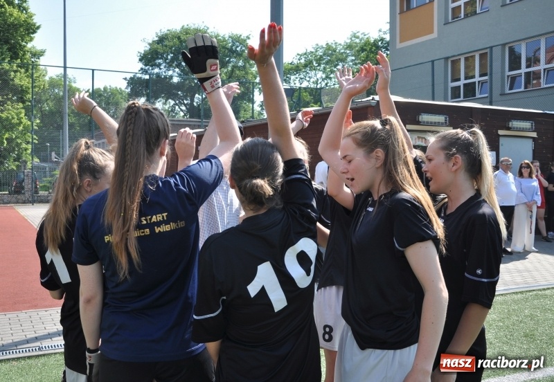 Zdjęcie w galerii na portalu naszraciborz.pl: Dominacja piłkarek ZSO nr 1 w Licealiadzie wiadomości z regionu