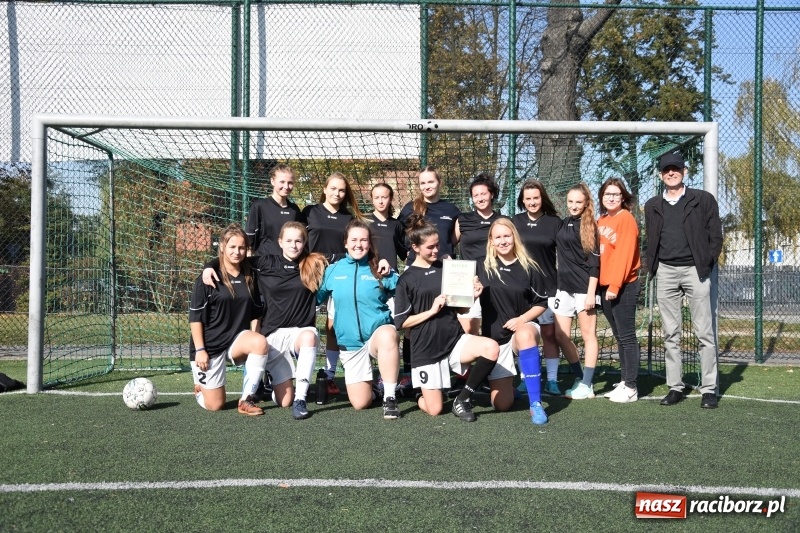 Zdjęcie w galerii na portalu naszraciborz.pl: Dominacja piłkarek ZSO nr 1 w Licealiadzie wiadomości z regionu