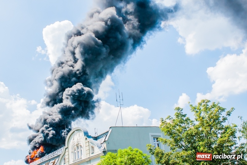 Zdjęcie w galerii na portalu naszraciborz.pl: Święty Marceli czuwał! Po pożarze dachu magistratu przyszedł czas na wnioski? wiadomości z regionu