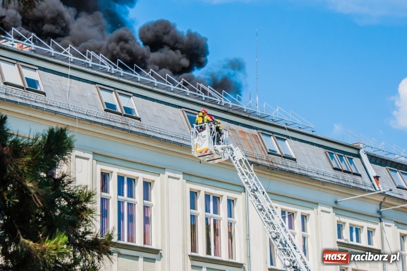 Zdjęcie w galerii na portalu naszraciborz.pl: Święty Marceli czuwał! Po pożarze dachu magistratu przyszedł czas na wnioski? wiadomości z regionu
