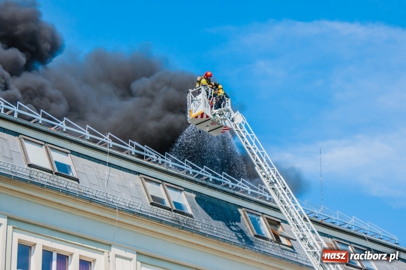 Zdjęcie w galerii na portalu naszraciborz.pl: Święty Marceli czuwał! Po pożarze dachu magistratu przyszedł czas na wnioski? wiadomości z regionu