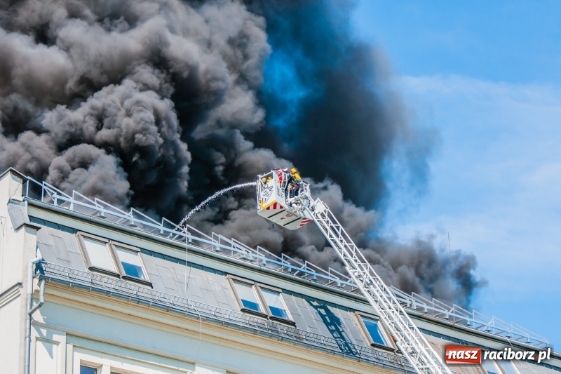 Zdjęcie w galerii na portalu naszraciborz.pl: Święty Marceli czuwał! Po pożarze dachu magistratu przyszedł czas na wnioski? wiadomości z regionu